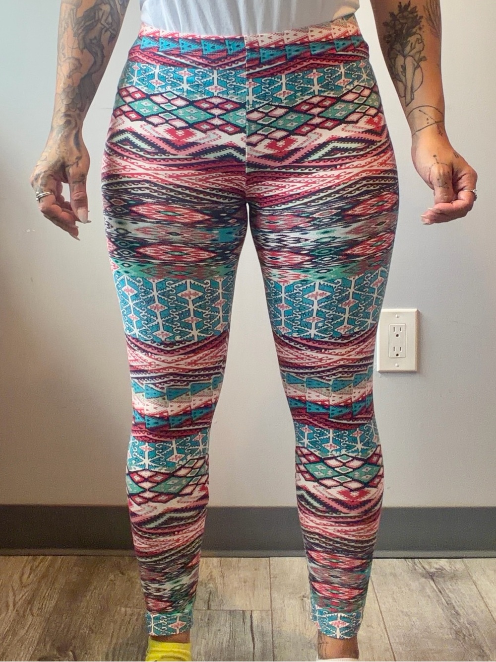 Rue21 Juniors‎ Large Fun Patterned Leggings Blue Red Black and White